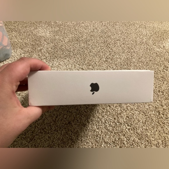 Apple iPad 7th generation Wi-Fi 32 gb product box and instructions - Picture 3 of 10